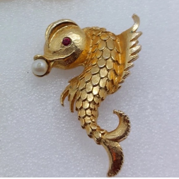 Lucky Gold Koi Fish Brooch Pearl Ruby Rhinestone Crystal Whimsical Fengshui Chi - Picture 3 of 9